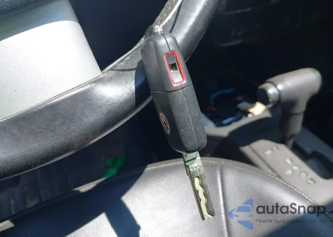 2009 Volkswagen New Beetle 2.5L from USA, damaged, VIN 3VWRG31C39M516518